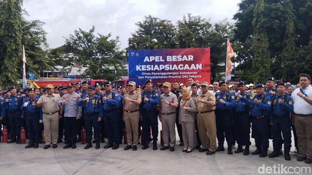 Gubernur DKI Jakarta Pramono Anung mengatakan petugas Damkar Jakarta lebih banyak menerima laporan non-kebakaran dibanding peristiwa kebakaran. (MI Fawdi/detikcom)