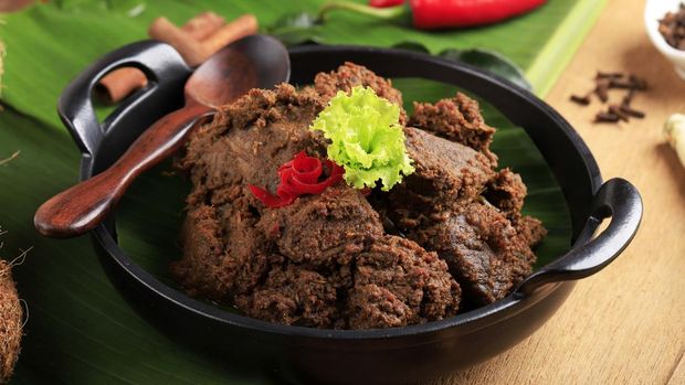 Selected Focus Rendang or Randang is The Most Delicious Food in the World. Made from Beef Stew and Coconut Milk with Various Herbs and Sice. Typically food from Minang Tribe, West Sumatera, Indonesia