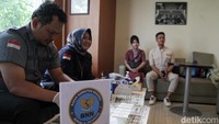 Dilakukannya pemeriksaan rutin sebelum berangkat adalah untuk memastikan kesiapan dan kesehatan awak kabin sebelum memberikan pelayanan kepada penumpang.