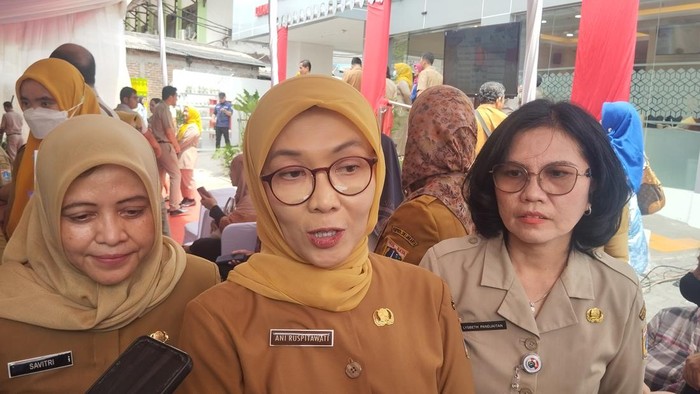 Kadinkes DKI Jakarta Ani (tengah)-(Fawdi/detikcom)