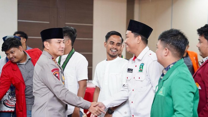 Kapolda Irjen Herry Heryawan buka bareng Aliansi BEM, Cipayung Plus Riau, dan BEM universitas di Riau, pada Senin (24/3/2025).