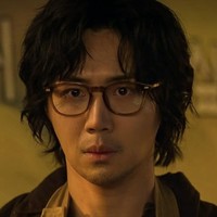 Mengingat karakter IU putus dengan kekasihnya karena masalah restu, penonton berharap dia akhirnya akan bersanding dengan karakter Kim Seon Ho yang diam-diam menaruh hati padanya. Kim Seon Ho dipastikan tampil kembali dalam babak keempat When Life Gives You Tangerines. menyelesaikan wajib militer. Foto: dok. Instagram @kimseonhodaily_