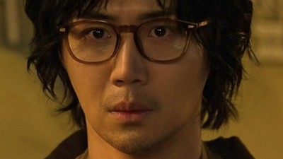 Pesona Kim Seon Ho Tampil Gondrong Berkumis di When Life Gives You Tangerines