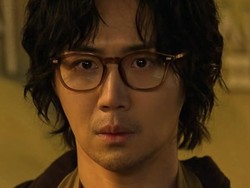 Pesona Kim Seon Ho Tampil Gondrong Berkumis di When Life Gives You Tangerines