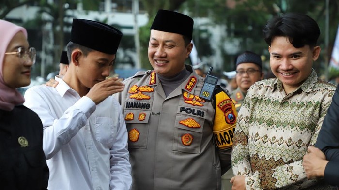 Kolaborasi Kapolresta Malang Kota, Forkopimda dan Mahasiswa gelar baksos dan kerja bakti depan DPRD Kota Malang