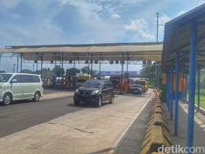 H-7 Lebaran, Pemudik Mulai Melintas di Exit Tol Cileunyi