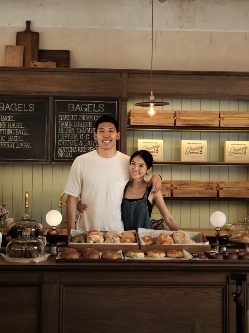 Mantan Pramugari Ini Mantap Banting Setir Jadi Pemilik Kafe Bagel