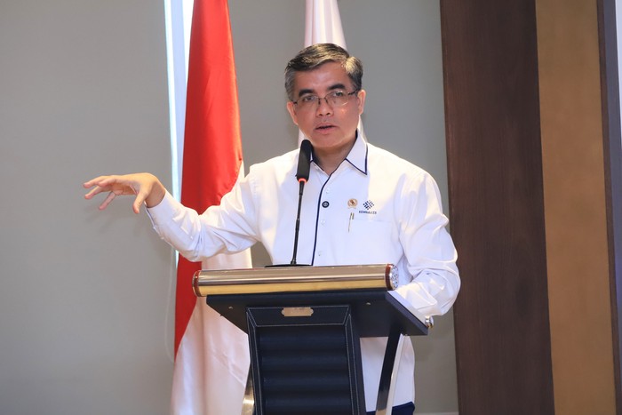 Menteri Ketenagakerjaan Yassierli menyaksikan penandatanganan deklarasi Stop Percaloan : Membangun Komitmen Bersama untuk Rekruitmen Tenaga Kerja yang Adil dan Transparan di Karawang International Industry City (KIIC) Karawang, Jawa Barat, Senin (24/3/2025).