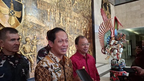 Menteri Lingkungan Hidup Hanif Faisol, Gubernur Bali Wayan Koster, dan Pangdam Udayana Mayjen M. Zamroni di Kodam Udayana, Senin (24/3/2025).