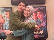 Okie Agustina Kembali ke Dunia Entertainment Setelah 12 Tahun Vakum