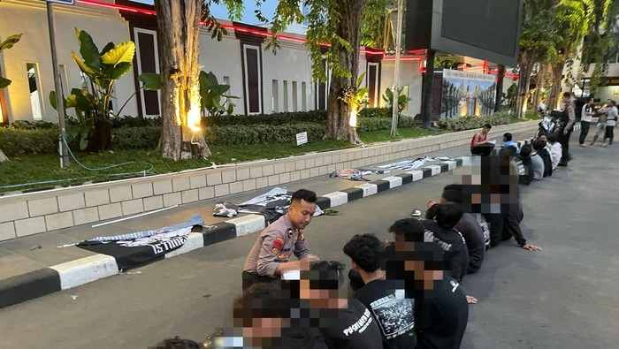 Para remaja yang konvoi di Surabaya ditangkap