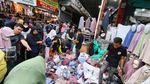 Pasar Tasik di Jakarta Ramai Pembeli Jelang Lebaran