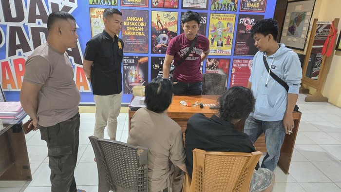 Pasutri di Morowali Utara ditangkap gegara jadi bandar sabu.