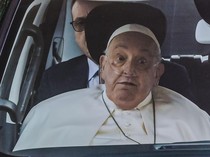 Paus Fransiskus Akhirnya Tinggalkan RS Setelah Sebulan Dirawat