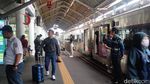 Pemudik Mulai Padati Stasiun Surabaya Gubeng