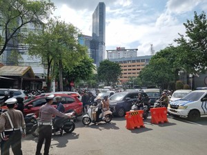 Demo Tolak UU TNI, Jalan Menuju Grahadi Surabaya Ditutup hingga Dialihkan
