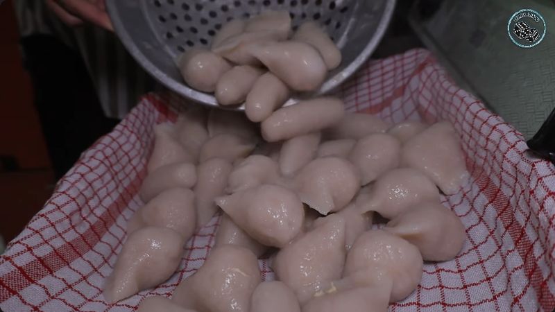 Mantan manajer ini jadi penjual pempek yang sukses