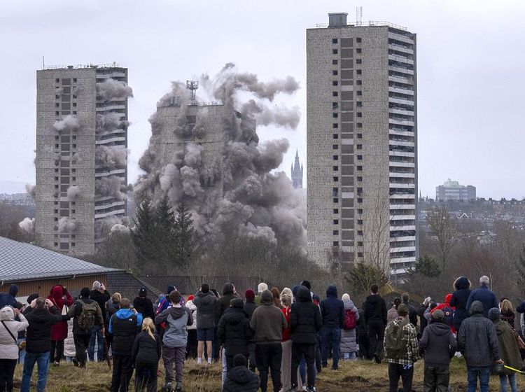 Perobohan 3 Apartemen di Skolatlandia Jadi Tontonan Warga