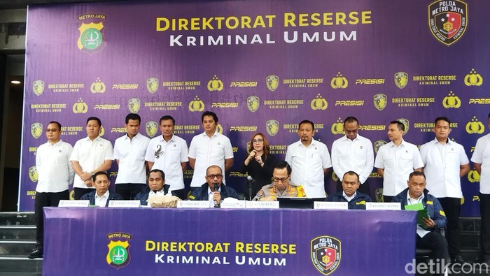 Polda Metro Jaya mengungkap 382 kasus selama Operasi Penyakit Masyarakat (Pekat) Jaya 2025. Kasus yang diungkap terdiri dari begal, curanmor, hingga premanisme. (Kurniawan F/detikcom)