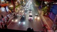 Dalam aksi ini, sempat membuat Jalan Pemuda menjadi macet.