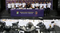 Polda Metro Jaya menggelar Operasi Penyakit Masyarakat (Pekat) Jaya 2025. Hasilnya, ada 382 kasus yang berhasil diungkap oleh Direktorat Reserse Kriminal Umum (Ditreskrimum) Polda Metro Jaya.  