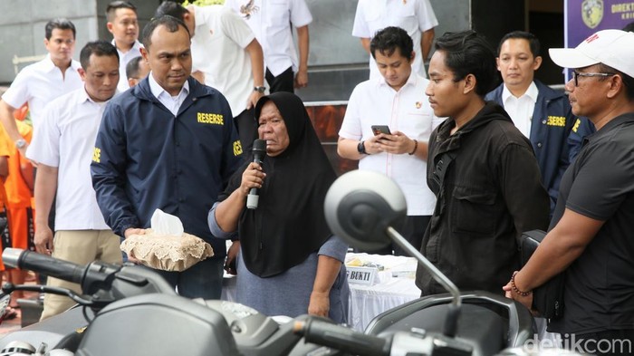 Polda Metro Jaya menggelar Operasi Penyakit Masyarakat (Pekat) Jaya 2025. Hasilnya, ada 382 kasus yang berhasil diungkap dengan 448 tersangka.