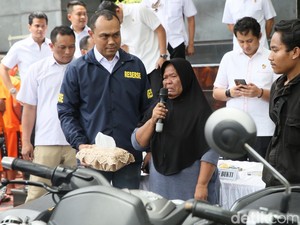 Tangis Haru Tuti Motor Anaknya yang Dicuri Kini Kembali: Terima Kasih Kapolri