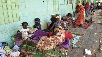 Potret Pilu Keluarga Pengungsi Sudan Berlindung di Gedung Sekolah