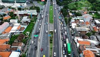 Pembatasan angkutan barang diberlakukan di sejumlah ruas guna mengantisipasi macet. 