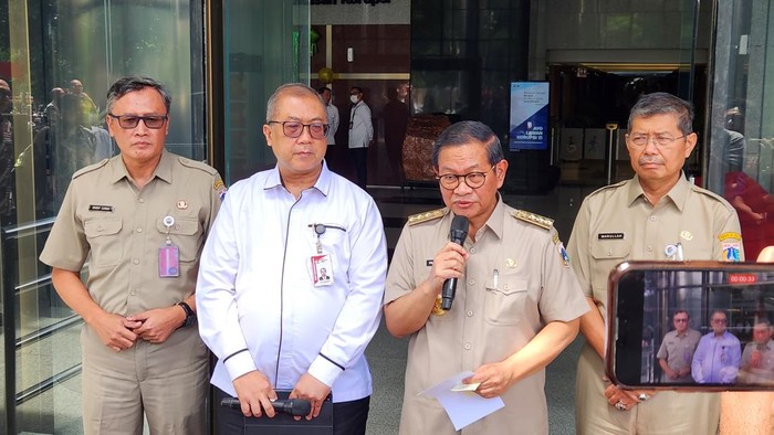 Pramono Anung di KPK (Adrial/detikcom)