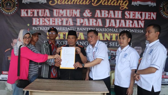Proses mediasi kasus wanita di Ciputat Timur yang ditahan berujung dua anaknya rela menjual ginjalnya. (dok.Istimewa)