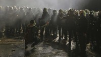 Penggerebekan polisi ini terjadi beberapa jam setelah Universitas Istanbul mencabut gelar sarjananya, di tengah klaim bahwa gelar tersebut palsu.   