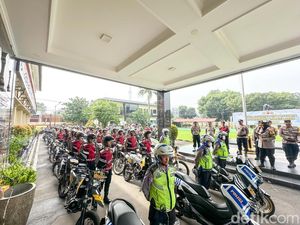 Antisipasi Kemacetan, Tim Motoris Kawal Pemudik di Cirebon