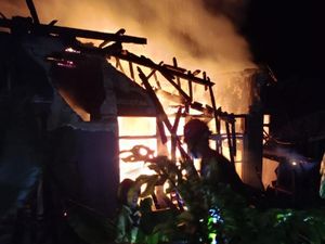 Petaka Saat Buka Puasa, Rumah di Kawali Ciamis Ludes Terbakar