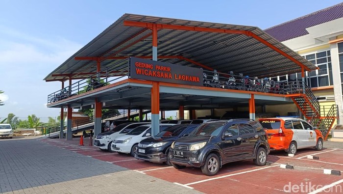 Salah satu lahan parkir gratis bagi pemudik di Gresik