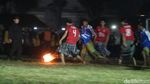 Keseruan Santri Ikuti Turnamen Sepak Bola Api di Markas TNI