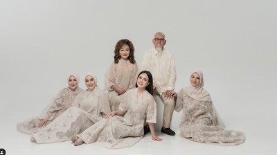 8 Foto Shandy Aulia Pemotretan Keluarga Jelang Lebaran, Tampil Serba Coklat