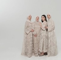 Shandy sendiri diketahui lahur dari keluarga dengan agama yang berbeda. Meski memiliki keyakinan yang berbeda dengan para saudara perempuannya, namun kekompakan dan sikap saling toleransi tetap terlihat di Shandy Aulia dan keluarga. Foto: Instagram/@shandyaulia