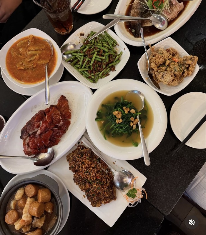 Siti Badriah Asik Kulineran di Thailand, Makan Mie hingga Tanghulu Siti Badriah Asik Kulineran di Thailand, Makan Mie hingga Tanghulu