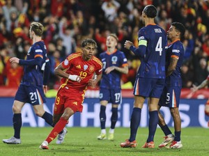 Lamine Yamal Bikin Gol Cantik, Kemudian Balas Kritik