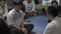 Hari ini (24/3), Felix Siauw membagikan kabar konten kreator Steven Wongso resmi menjadi mualaf. Alhamdulillah Steven mantap memutuskan untuk menjadi seorang Muslim, tulis Felix Siauw di akun Instagramnya. Foto: Instagram felix.siauw
