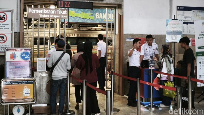 Suasana di Stasiun Bandung