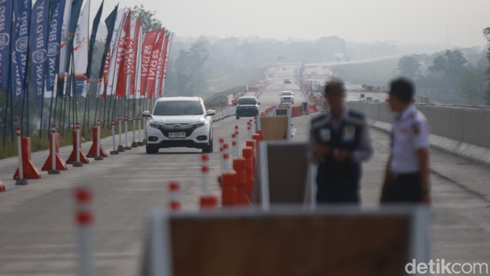 Suasana exit fungsional Tamanmartani setelah dibuka pada Senin, 24 Maret 2025. Arus kendaraan masih belum padat.