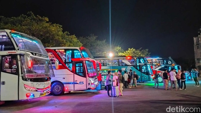 Suasana mudik di Terminal Batoh, Banda Aceh. (Foto: Agus Setyadi/detikSumut).