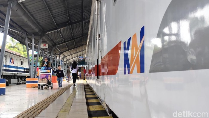 Suasana stasiun kereta api Kertapati, Palembang.