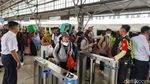 Suasana Stasiun Pasar Senen Mulai Disesaki Pemudik
