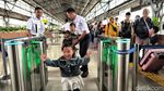 Suasana Stasiun Pasar Senen Mulai Disesaki Pemudik