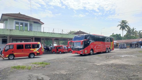 Situasi di Terminal Persiapan, Tabanan, Bali, H-7 Lebaran, Senin (24/3/2025).