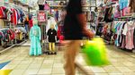 THR Cair, Warga Ramai-ramai Berburu Baju Lebaran