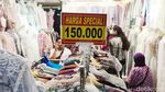 THR Cair, Warga Ramai-ramai Berburu Baju Lebaran
